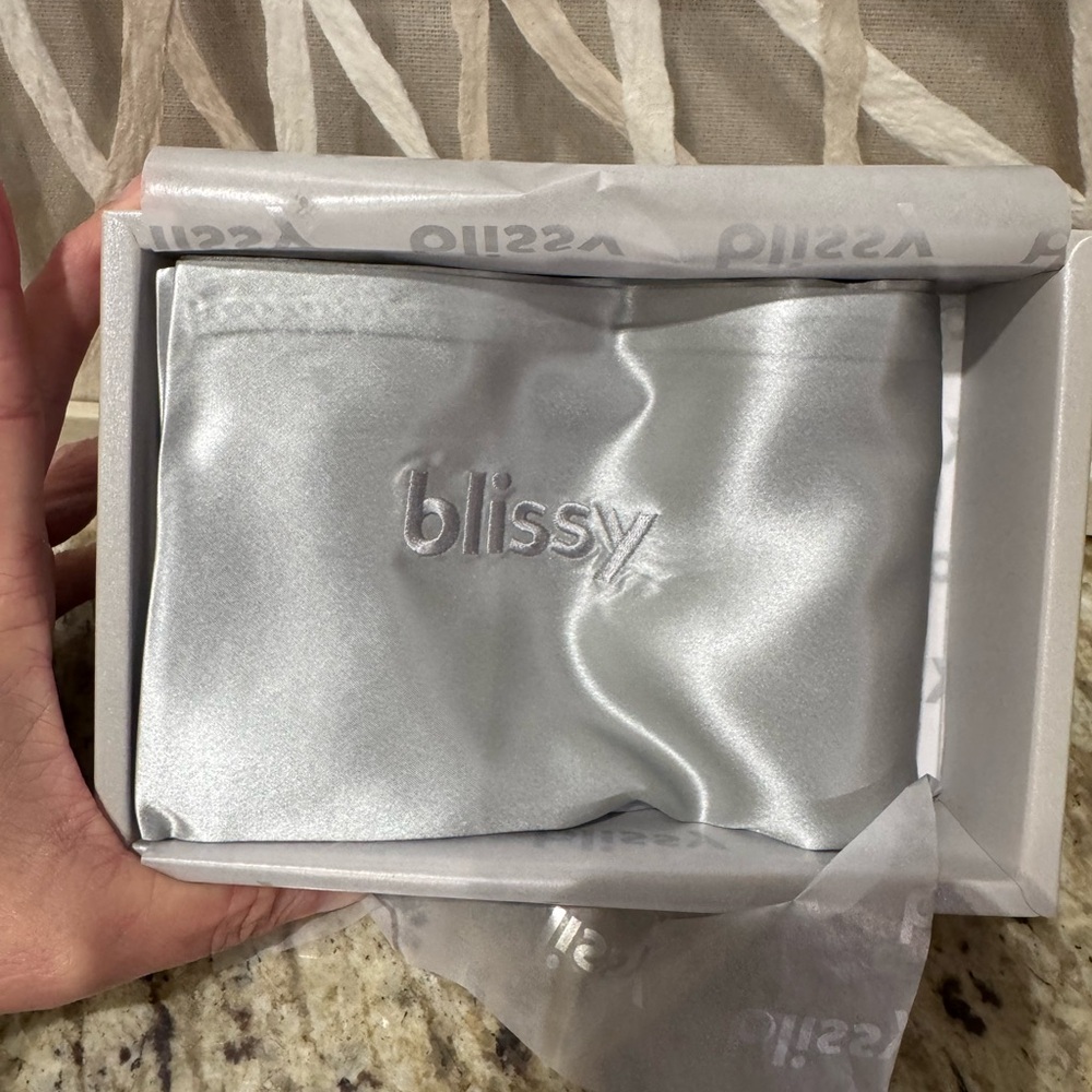 Blissy  Silver Mulberry Silk Pillowcase - Picture 4 of 4